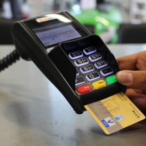 オンライン カジノで MasterCard を使用して資金を入金および出金する方法