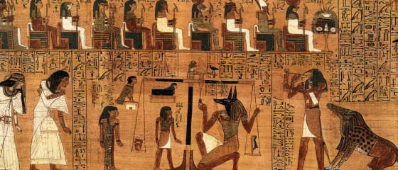 バリー・ウルフの本と王冠を持って古代エジプトへ旅行
